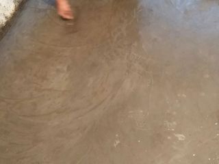 地砖铺贴及地面找平施作