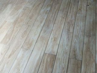 地砖铺贴及地面找平施作