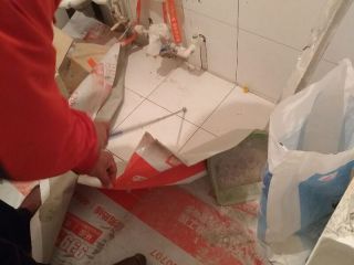 地砖铺贴及地面找平施作