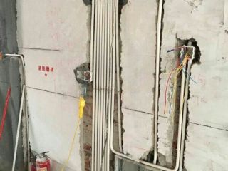 水、电管开槽施作