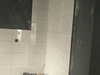 厨房、卫生间墙砖施作