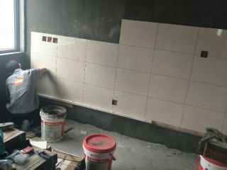 厨房、卫生间墙砖施作
