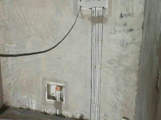 水、电管开槽施作