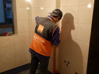 厨房、卫生间墙砖施作