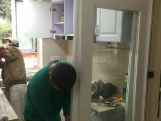 套装门、踢脚线安装