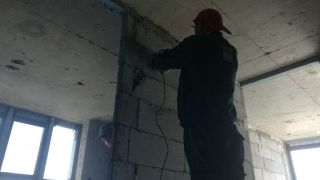 水、电管开槽施作