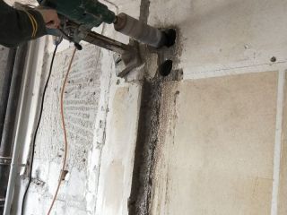 水、电管开槽施作