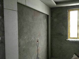 现场背景墙及隔墙施作