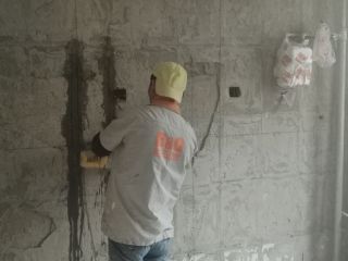 水、电管开槽施作