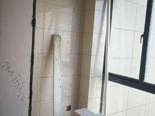 厨房、卫生间墙砖施作