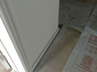 套装门、踢脚线安装