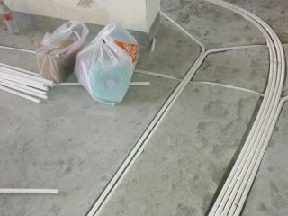 强、弱电路穿线施作