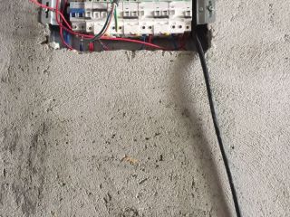 强、弱电路穿线施作