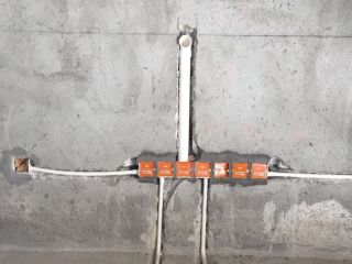 强、弱电路穿线施作