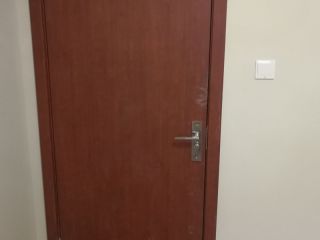 套装门、踢脚线安装