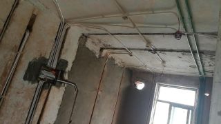 水、电管开槽施作