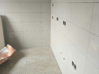 地砖铺贴及地面找平施作