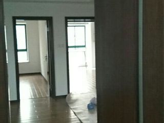 套装门、踢脚线安装