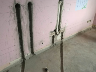 水、电管开槽施作