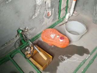 水、电管开槽施作