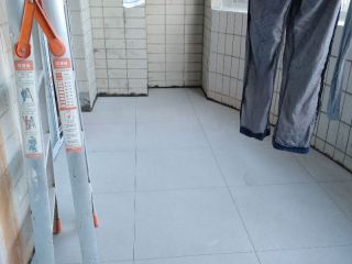 地砖铺贴及地面找平施作