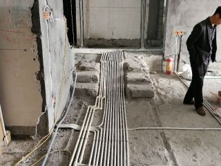 水、电管开槽施作