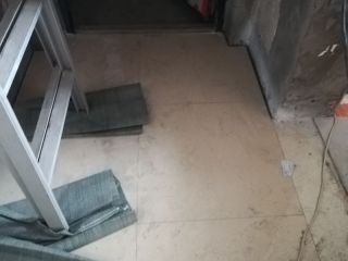 地砖铺贴及地面找平施作