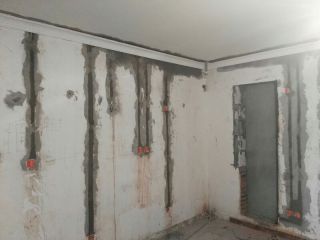 水、电管开槽施作