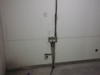 水、电管开槽施工