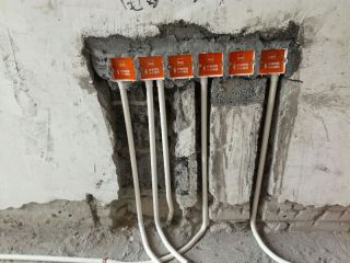 水、电管开槽施作