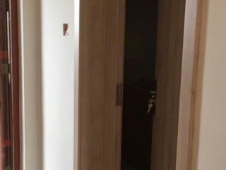套装门、踢脚线安装