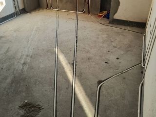 水、电管开槽施作