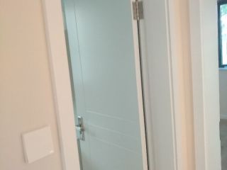 成品门及墙纸铺贴