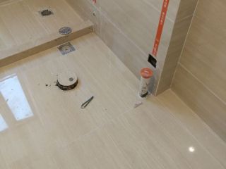 地砖铺贴及地面找平施作
