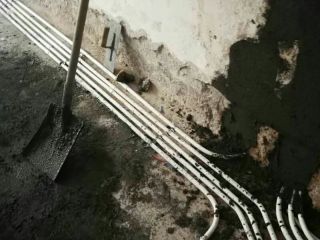 水、电管开槽施作