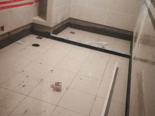 地砖铺贴及地面找平施作