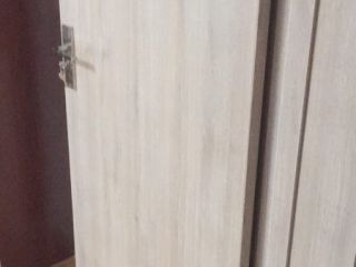 套装门、踢脚线安装