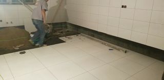 厨房、卫生间墙砖施作