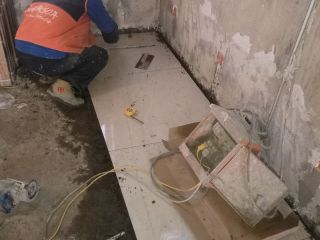 厨房、卫生间墙砖施作