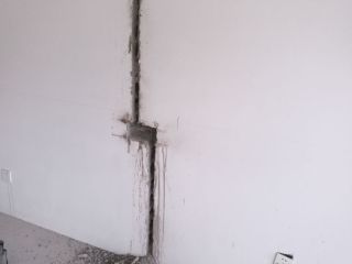 水、电管开槽施作