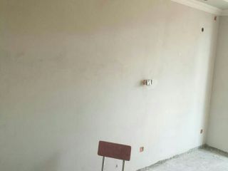 现场背景墙及隔墙施作