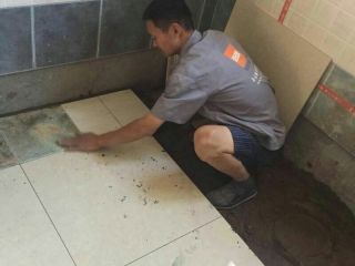 地砖铺贴及地面找平施作