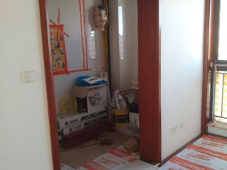 成品门及墙纸铺贴