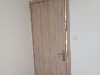 套装门、踢脚线安装