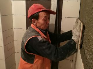 厨房、卫生间墙砖施作