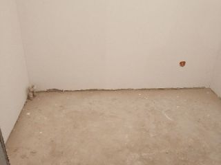 地砖铺贴及地面找平施作