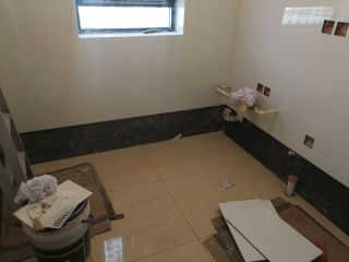 地砖铺贴及地面找平施作