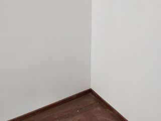 套装门、踢脚线安装