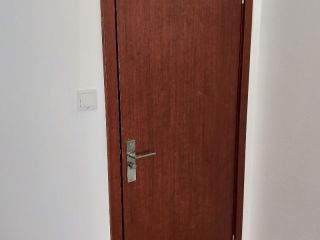 套装门、踢脚线安装