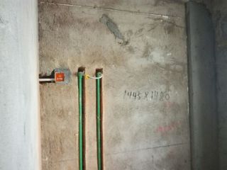 水、电管开槽施作